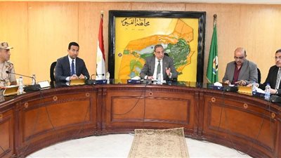 محافظ الفيوم يتابع مع الأجهزة التنفيذية الاستعدادات النهائية لامتحانات الثانوية العامة