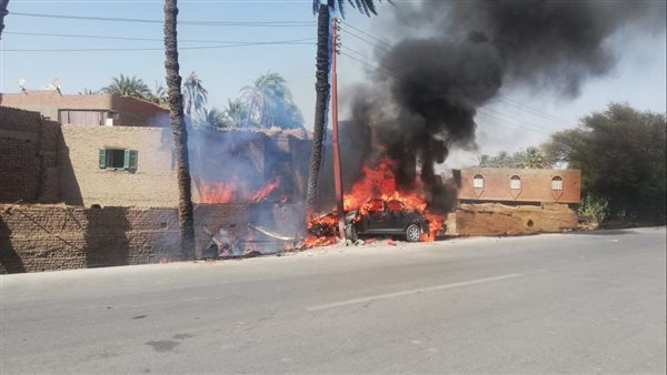 اشتعال النيران بسيارة