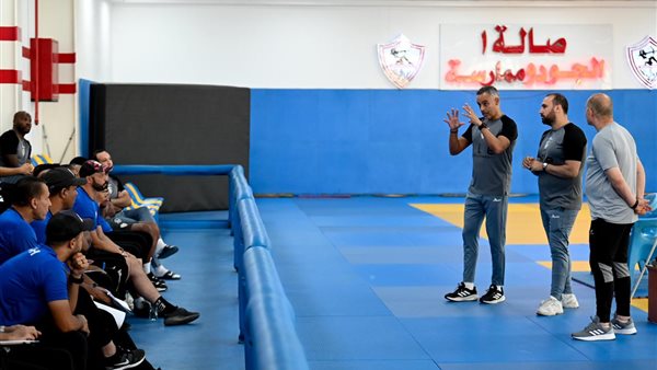 جوميز يحاضر مدربي