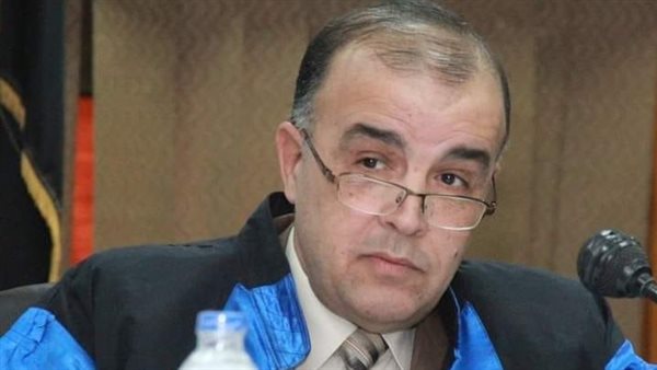 عميد كلية الآثار