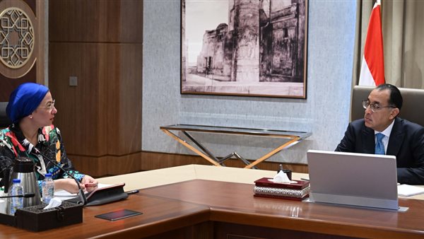 رئيس الوزراء ووزيرة