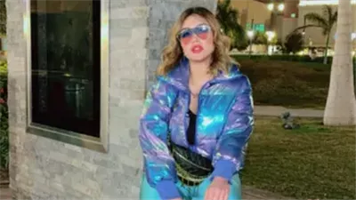 والد البلوجر هدير عبد الرازق: بنتي خرجت بكفالة وقاعدة في بيتها