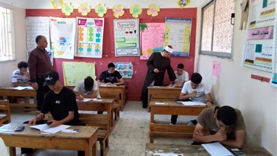المعاهد الأزهرية: لا شكاوى من امتحان الجبر والهندسة الفراغية لطلاب العلمي بالثانوية│ صور 
