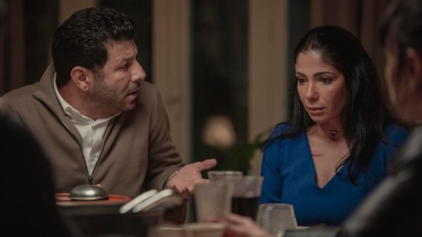 الفنانة منى زكي