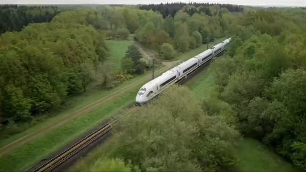 القطار الكهربائي