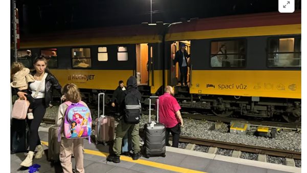  قطار ركاب بمنطقة