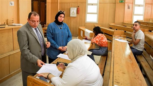 لجان امتحانات كلية