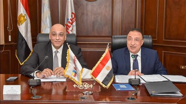 جانب من توقيع البروتوكول