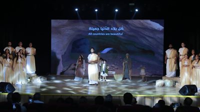 نيفين الكيلاني تشهد احتفال قصور الثقافة برحلة العائلة المقدسة على مسرح السامر