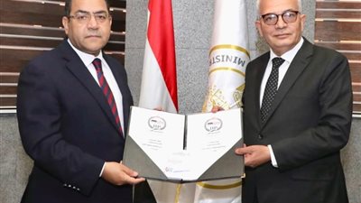 وزير التعليم يتسلم من رئيس التنظيم والإدارة نتيجة مسابقة المعلمين الجديدة