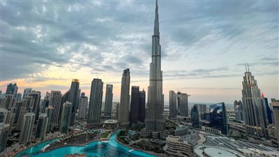 الطقس اليوم في الإمارات.. أجواء صحوة وفرصة لأمطار على المناطق الغربية