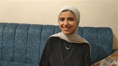 بهدي النجاح لبابا.. هالة الأولى على الإعدادية بالمنوفية: ربنا مش بيضيع تعب المجتهد ونفسي أبقى إعلامية