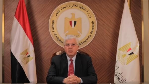  الدكتور أيمن عاشور