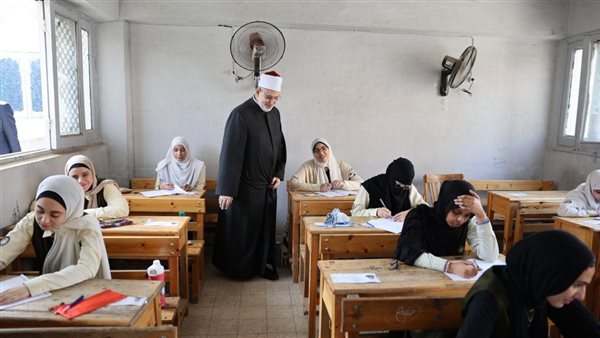 جانب من تفقد الامتحانات