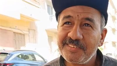 الإيد الشقيانة.. عامل نظافة بالسويس يتحدى حرارة الطقس: مش عاوز غير رضا ربنا | بث مباشر