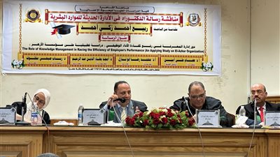 حصول الباحث ربيع زكي رئيس الموارد البشرية بالأزهر على درجة الدكتوراه