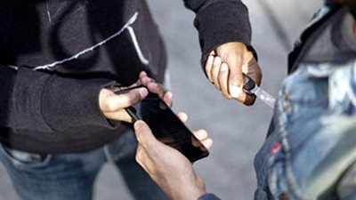 كان راجع من شغله.. تأجيل محاكمة المتهمين بسرقة مواطن تحت تهديد السلاح بالمقطم 