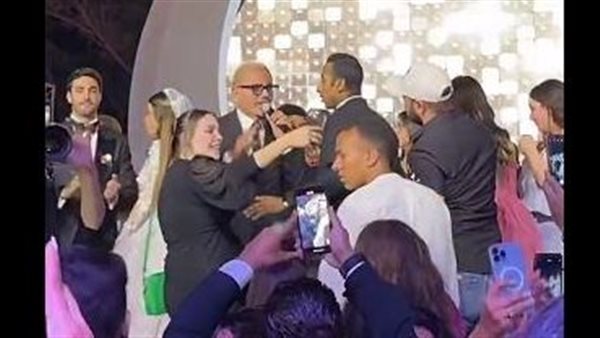 عمر الدياب يصفع شابًا