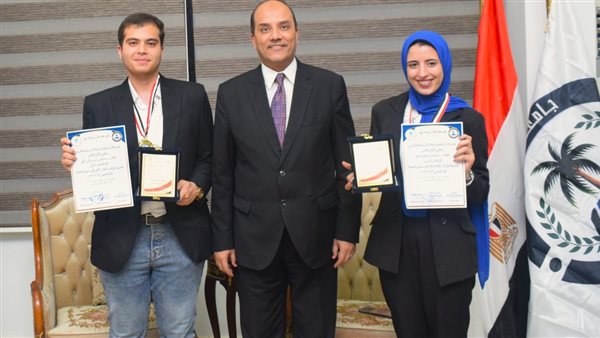 رئيس جامعة العريش