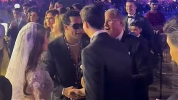 محمد رمضان مع المنتج