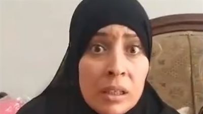 زوجة المتهم بإنهاء حياة ابن خالته بائع الملابس بالمنوفية: جوزي بريء والضحية طعنه بالسكين| بث مباشر