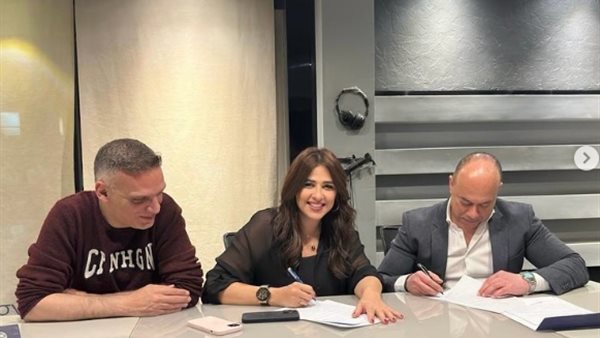 ياسمين عبد العزيز