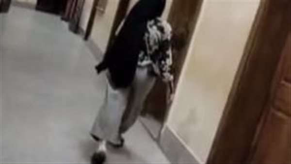 دكتورة تمنع مريضة