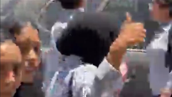 الفرحة ترتسم على