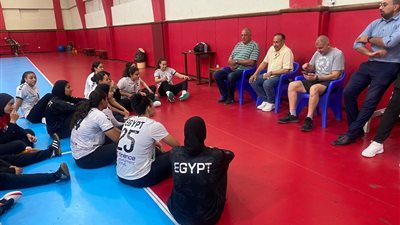 رئيس اتحاد اليد يزور معسكر منتخب الشابات تحت 20 سنة قبل السفر إلى المجر| صور