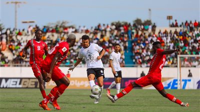 طاقم تحكيم غاني يدير مباراة مصر وغينيا بيساو في ختام تصفيات كأس العالم