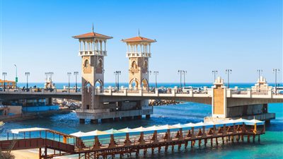 الإسكندرية في 24 ساعة.. إقبال كبير على شاطئ العصافرة وتواصل التحقيقات حول إصابة 21 شخصا بحادث تصادم