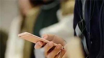 يحتوي على جراثيم خطيرة.. خبراء يحذرون من الهواتف المحمولة