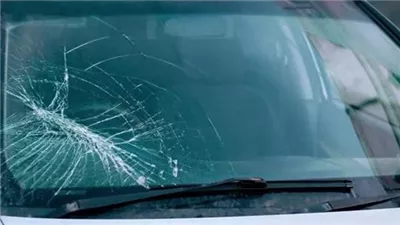 كنت بعلي نسب المشاهدة.. القبض على سائق ادعى تعرض سيارته للتهشم على يد شخص بطريق العلمين