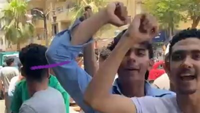 عيدية العيد.. الاقتصاد والإحصاء يدخلان الفرحة على طلاب الثانوية بالأقصر│ صور