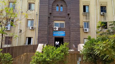 إهانات وتهديد.. أطباء مستشفى ههيا يشتكون من سوء معاملة المدير الجديد: بنقدم إجازات مرضي