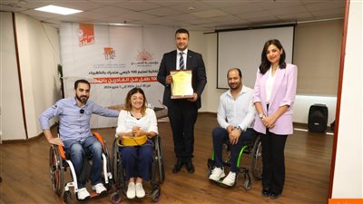 مؤسستا التجاري الدولي والحسن لدمج القادرين باختلاف تحتفلان بتسليم 100 كرسي كهربائي للأطفال 