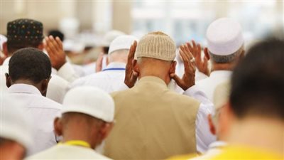 ما هي ضوابط ترك ركن القيام في الصلاة المفروضة؟