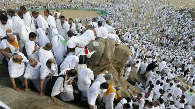 السعودية وإيران| رسائل من منبر عرفات وهتافات من حجاج طهران ورسالة خامنئي.. ماذا جرى؟