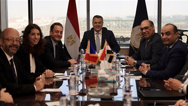 وزير السياحة والسفير