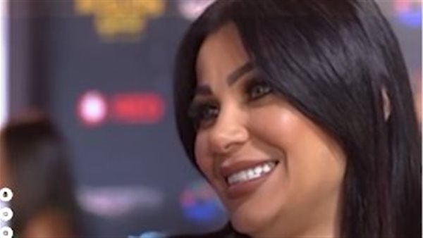 الفنانة منى ممدوح