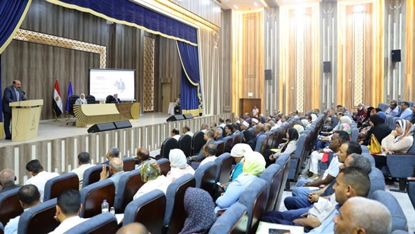 محافظ أسوان