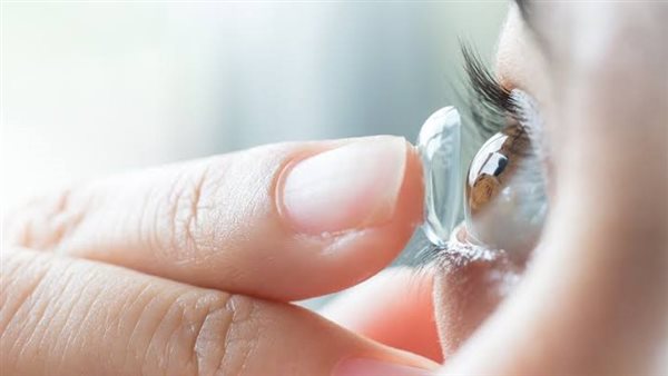 العدسات اللاصقة