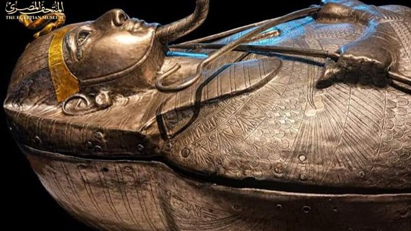 صورة لتابوت الملك