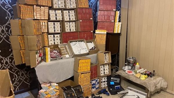 أدوية في مخزن - تعبيرية