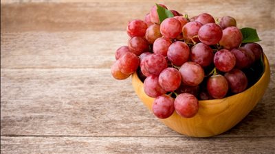 من العنب الأحمر.. علماء يطورون دواء جديدا لعلاج سرطان الأمعاء