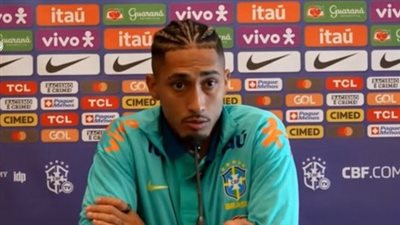 رافينيا يستعين بالأرجنتين في رده على مبابي.. ويؤكد: رونالدينيو طلب تذاكر من فينيسيوس