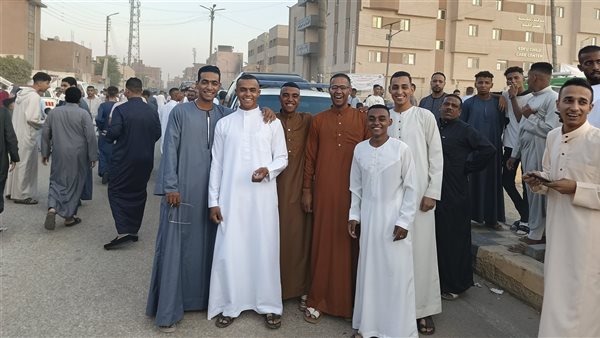 أهالى أسوان بعد تأدية