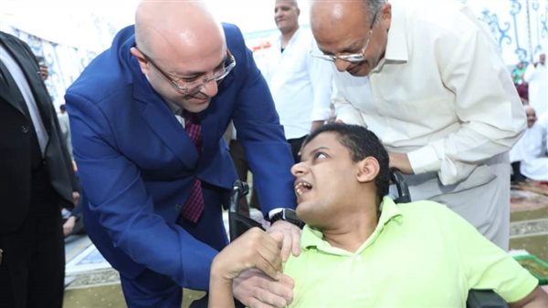 محافظ بني سويف يهنئ