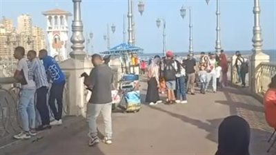 شواطئ الإسكندرية تستقبل الزائرين في أول أيام عيد الأضحى 2024 | بث مباشر