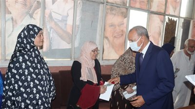 محافظ القليوبية يجري جولة على دور الأيتام ورعاية المسنين والمستشفيات ويقدم لهم التهنئة والهدايا بمناسبة العيد 